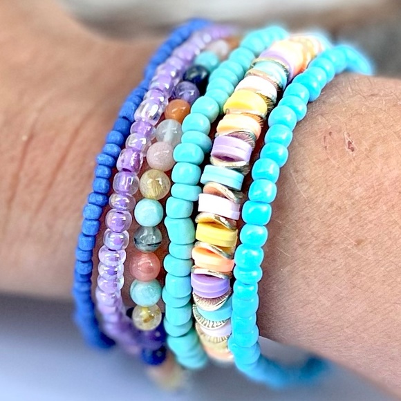 NWT “Circus Circus” Stackable 6 Piece Bracelet Set, Bundled Beaded Bracelets - Picture 2 of 4